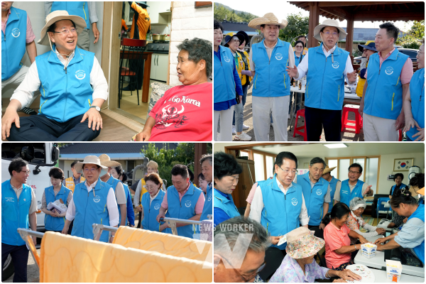 김영록 전라남도지사가 12일 진도군 군내면 연산마을에서 열린 우리동네 복지기동대 현장활동에 참석, 지원가구 및 복지기동대원들를 격려하고 있다