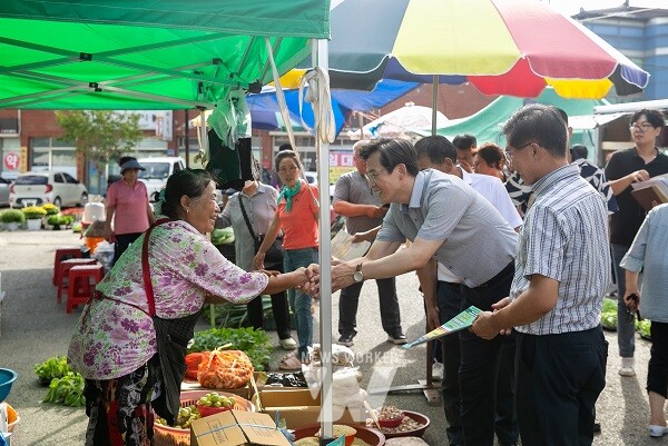 우승희 영암군수 추석 시종시장 장보기