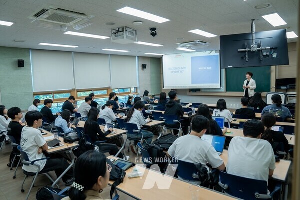 국립아시아문화전당(ACC, 전당장 이강현)이 융‧복합 미디어 분야의 전문인력 양성을 위해 초급 단계로 운영하고 있는 ‘ACC 직군탐색 과정’이 2년 연속 전남대학교 교과목으로 선정돼 운영된다