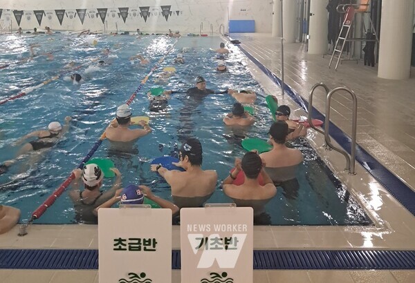 담양군에서 운영하는 담빛수영장이 관련 컨설팅협회의 자문과 강습프로그램 운영, 환경 개선으로 이용 회원의 만족도와 매출이 증가했다