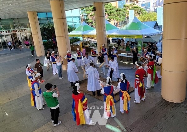 전남 담양군이 대도시 소비자들을 대상으로 ‘한가위 농특산품 특별전’을 열어 지역 농특산물의 우수성을 알렸다.
