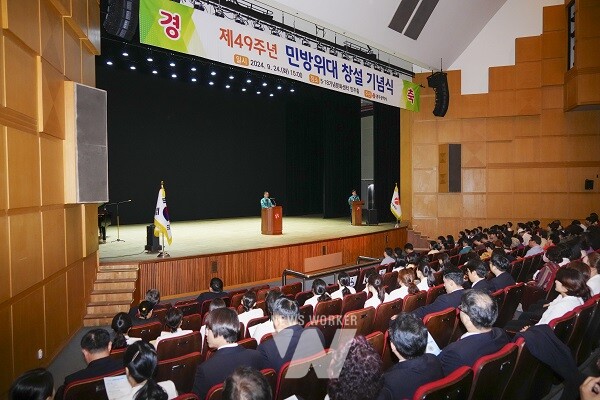 고광완 광주시행정부시장이 24일 오후 서구 5·18기념문화센터에서 열린 ‘제49주년 민방위대 창설 기념식’에 참석해 기념사를 하고 있다./광주광역시 제공
