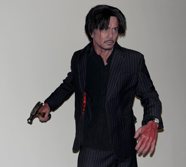 한소희가 소장한 '올드보이' 캐릭터 오대수(최민식) 피규어 [사진=한소희 인스타그램]