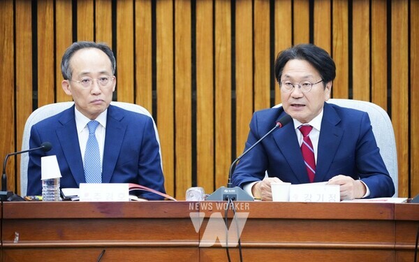 강기정 광주광역시장이 25일 오후 국회 본관에서 열린 ‘국민의힘 예산정책협의회’에 참석해 인사말을 하고 있다./광주광역시 제공