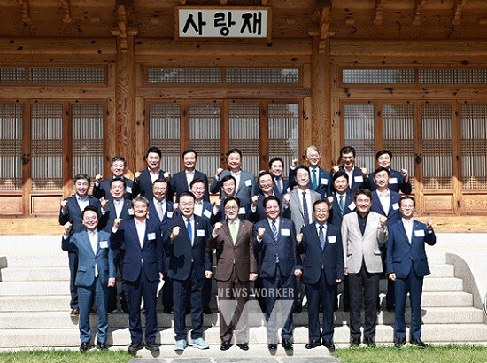 구복규 화순군수, 국회방문 막바지 국비 예산 확보 총력(단체 기념촬영)