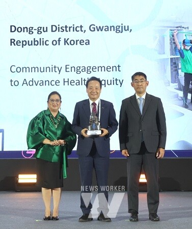 광주시 동구(청장 임택)는 지난 25일 '제10차 건강도시연맹 세계총회’ 시상식에서 ‘세계보건기구(WHO) 건강도시상’과 ‘서태평양 건강도시연맹(AFHC) 건강도시상’을 동시에 수상하는 등 2관왕의 영예를 안았다