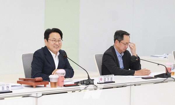 .강기정 광주광역시장, 빛고을장학재단 임시이사회 참석 /광주광역시 제공