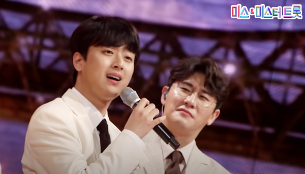'미스터트롯3'에 마스터로 참가한 영탁과 이찬원. '미스터트롯' 선, 미 출신으로 인기가 대단하다. [사진=미스 앤 미스터 트롯]