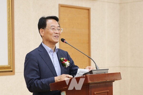 합동교류회의에서 강진원 군수가 환영사를 하고 있다