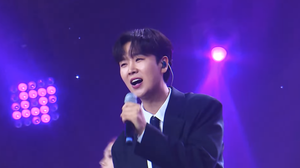 가수 송민준의 '귀여운 여인 '무대 중에서 [사진=미스 앤 미스터 트롯]