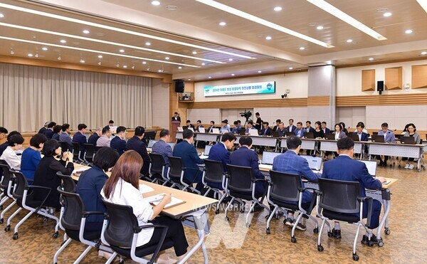 정기명 여수시장은 지난 27일 월간업무계획 보고회에서 내년도 본예산 편성, 섬박람회 자원봉사 종합계획 수립, 축제 안전관리 철저 등을 당부했다.