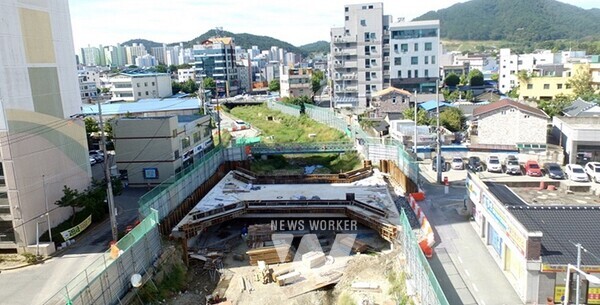 나주천 생태물길 복원사업 추진에 따른 남내1새마을교 재가설 공사 현장. (사진제공-나주시)