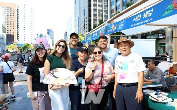전남 진도군은 지난 28일부터 29일까지 서울 청계광장에서 ‘진도로 오는 길’이라는 주제로 ‘2024 진도의 날’ 행사를 개최했다.
