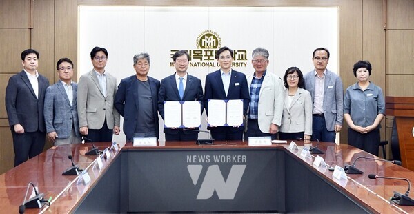 국립목포대학교(총장 송하철)와 영암군(군수 우승희)은 지난 25일(수) 도림캠퍼스 총장실에서 영암 군민의 문화 향유권 확대를 위한 업무 협약을 체결했다