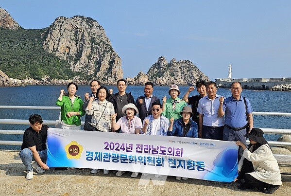 전라남도의회 경제관광문화위원회(위원장 윤명희, 장흥2)가 지난 26~27일 이틀간 신안 흑산도와 홍도 일원을 방문해 섬지역 관광 및 지역경제 활성화 방안 모색을 위한 현지활동을 진행했다