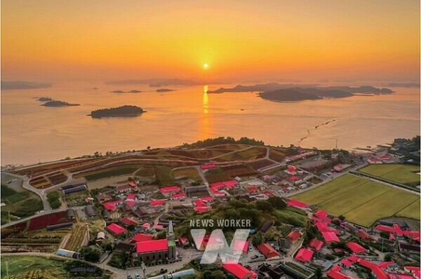 국토 끝섬 흑산도 박득순 미술관에서 오는 10월 3일부터 31일까지 ‘흑산도에는 미술관이 있다’ 사진전이 열린다