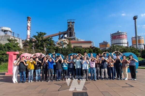 광양제철소가 송광행복타운 장애인 근로자들을 대상으로 한 견학 프로그램을 진행했다