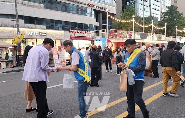 (광주 동구 충장로 충장축제 현장) 대한민국 국화동호회 국향대전 홍보 나서