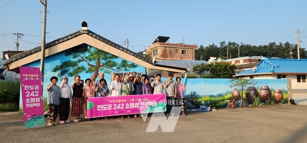 전남 진도군이 추진 중인 ‘진도 242 소행성 프로젝트’가 주민 주도의 진도형 새마을 운동으로 주목받으며 지역소멸 문제 해결을 위한 새로운 돌파구로 떠오르고 있다