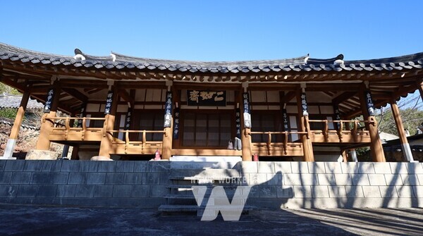 고흥 봉암사 이여재 전경 현판