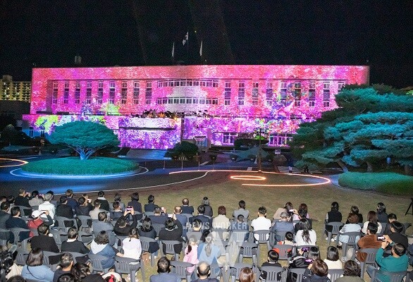 광양시는 지난 2일 광양시청에서 오스트리아 린츠시와의 국제 미디어아트 교류전 '빛으로부터 8637'개막식이 성황리에 개최됐다