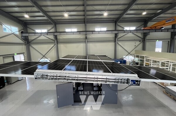 (재)전남테크노파크(원장 오익현)는 지난 6월 고양시 킨텍스에서 열린 「2024 세계 태양에너지 엑스포」에 참가한 에너지밸리기업 ㈜이엘티가 대기업과 납품 계약을 체결했다