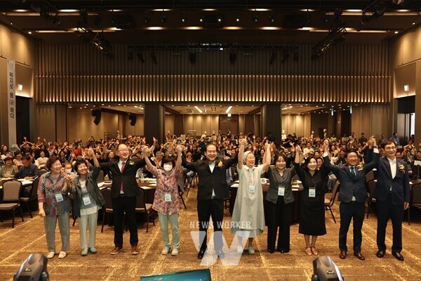 전남 진도군은 지난달 23일, 제25회 사회복지의 날을 기념해 사회복지종사자 한마당 행사를 개최했다