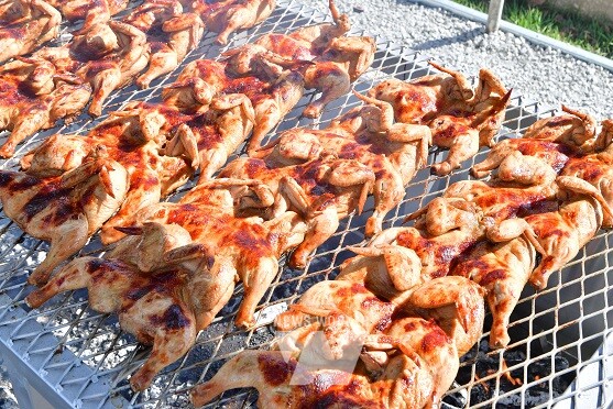 장성군이 백종원 (주)더본코리아 대표와 공동 개발한 새싹삼 치킨 바비큐