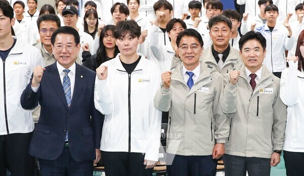 김태균 전남도의장, '제105회 전국체전' 참가 선수단 격려