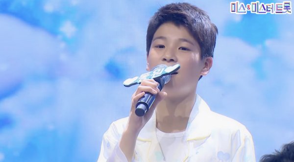 정동원의 소년미가 돋보인 톱6 '깊은 밤을 날아서' 솔로 파트 [사진=미스 앤 미스터 트롯]