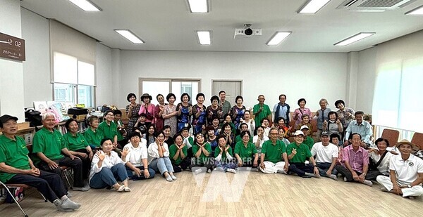 전남 담양군(군수 이병노)은 가사문학면 청촌마을자치회가 ‘2024년 전남 마을공동체 우수사례’에서 최우수상에 선정됐다