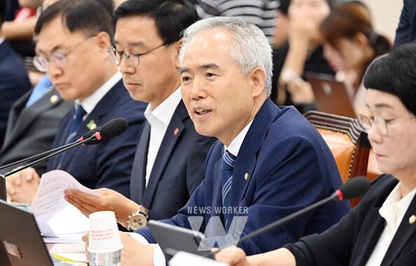 질의하는 양부남 국회의원(광주 서구을 더불어민주당)