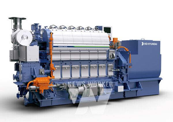 HD현대중공업이 개발 완료한 '힘센(HiMSEN) 암모니아 이중연료 엔진(모델명: H22CDF-LA)‘ 모습