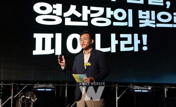 2024 나주영산강축제 여는 인사를 하는 윤병태 나주시장 (사진제공-나주시)