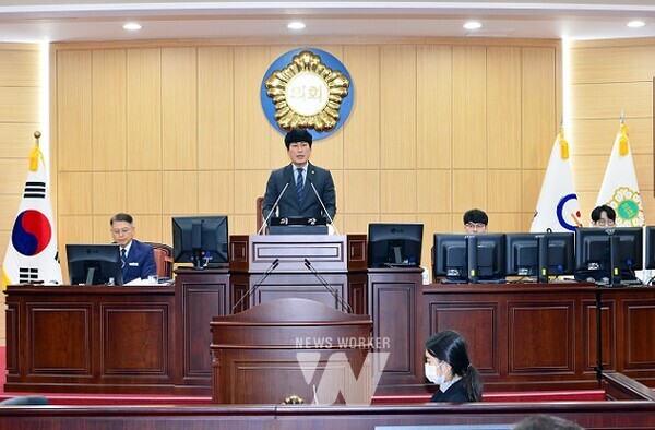 광양시의회(의장 최대원)는 10일 의회 본회의장에서 제332회 임시회를 개회하고 8일간의 회기 일정에 돌입했다
