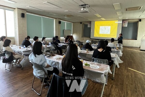 전남 영광군은 지난 10일 ‘제19회 임산부의 날’을 기념해 관내 임산부 20여 명을 대상으로 임산부와 영유아의 건강 관리를 위한 영양 교실을 운영했다.