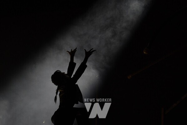 국립아시아문화전당재단(사장 김선옥·이하‘ACC재단’)은 “연극 ‘로제타’를 11∼12일 창원 3·15 아트센터, 10월 17~18일 서울 강북문화예술회관 무대에서 선보인다”