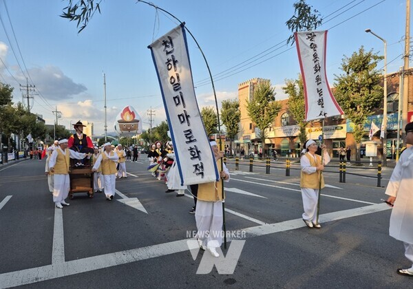 지난 11일부터 13일까지 사흘간 광양읍 서천체육공원 일원에서 열린 제20회 광양전통숯불구이축제가 역대 최다인 8만5천여 명 관광객들의 호평 속에 성황리에 폐막했다