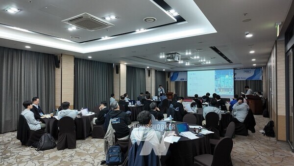 지난 12일, 광양 락희호텔에서 열린 ‘2024 광양벤처밸리 빌드업 캠프’ 킥오프 행사에서 참여 기업들이 기업소개를 진행하고 있다