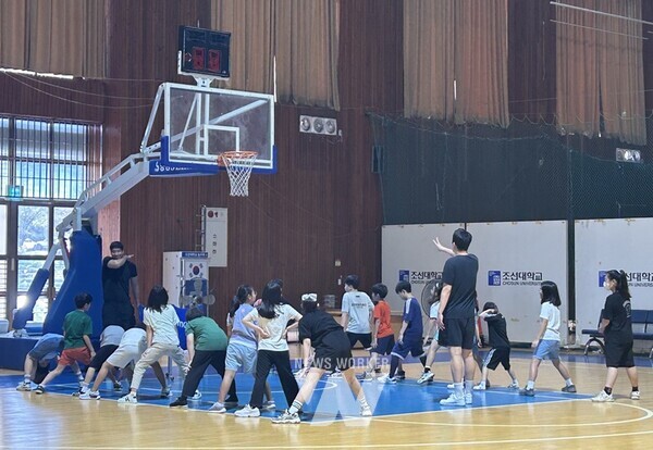 광주시교육청은 오는 11월까지 초등학교 1~5학년 학생을 대상으로 ‘2024 하반기 학생 글로벌 리더 동네 한바퀴 프로그램’을 운영한다. (농구교실)