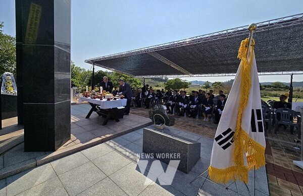 제16회 하의3도농지탈환운동 희생자 위령제가 11일 하의면 하의3도농민운동기념관에서 열렸다