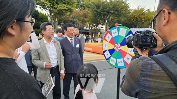 지난 11일부터 13일까지 광양읍 서천변 일원에서 개최된 ‘2024년 광양 드론 페스티벌’이 성황리에 마무리됐다