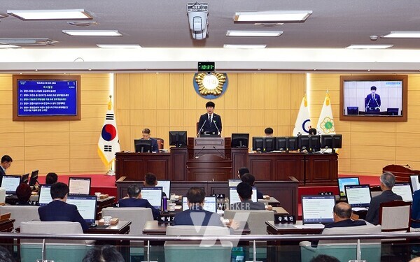 광양시의회(의장 최대원)는 17일 제4차 본회의를 끝으로 제332회 임시회를 폐회하고 임시회 의사일정을 모두 마무리했다