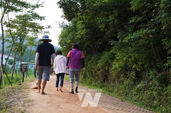 우슬 맨발산책로