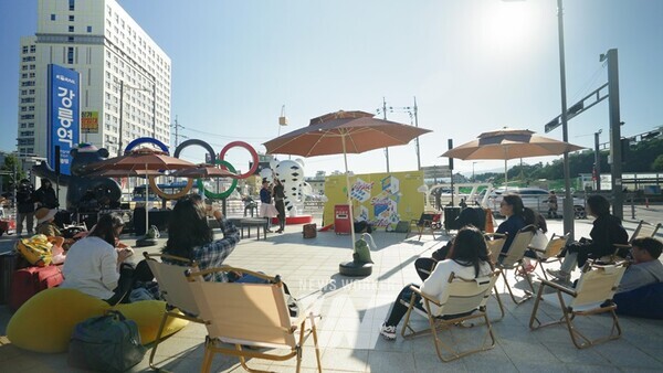 강릉역 서커스디랩 김영주 포스트맨 공연 전경