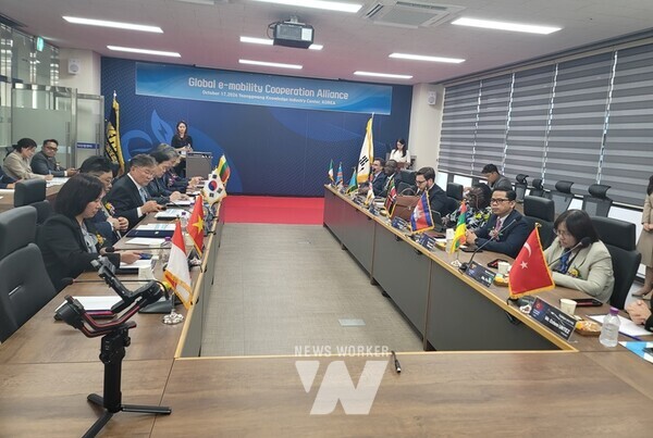 영광군에서 개최된 2024 영광 e-모빌리티 엑스포가 지난 17일 개막식을 시작으로 성대한 막을 올렸다.