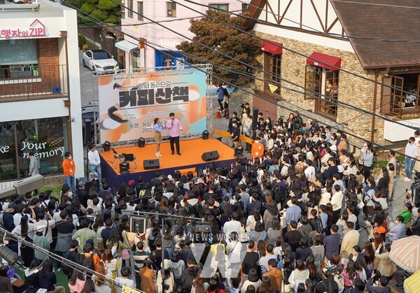 로컬 브랜드 축제이자 전국 대표 커피 축제로 자리 잡아가고 있는 ‘동명커피산책’이 오는 26일 동명동 카페거리와 여행자의 Zip(집) 일대에서 열린다