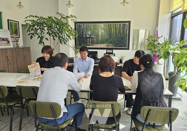전남 담양군이 한국외식업지부 담양군지부에서 지난 18일 간담회를 개최해 남도음식거리 활성화 방안에 대해 논의했다.