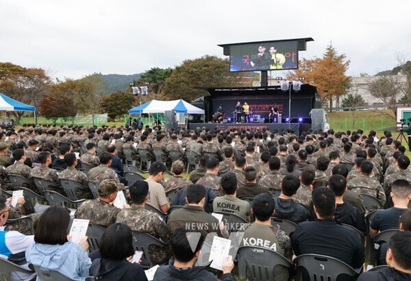 국립아시아문화전당재단(사장 김선옥·이하 ‘ACC재단’)은 지난 21일 오후 장성 육군보병학교 연병장에서 군 관계자 700여 명이 참석한 가운데 ‘찾아가는 ACC 무빙시어터 공연’을 개최했다.