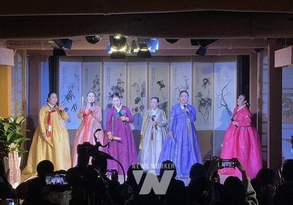 광주광역시(시장 강기정)는 오는 27일부터 11월2일까지 동구 운림동 전통문화관에서 무형문화유산의 대중화와 보전·전승 활성화를 위해 ‘2024년 무형문화유산 공개행사’를 연다.